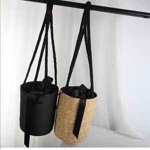 Bucket straw bag
